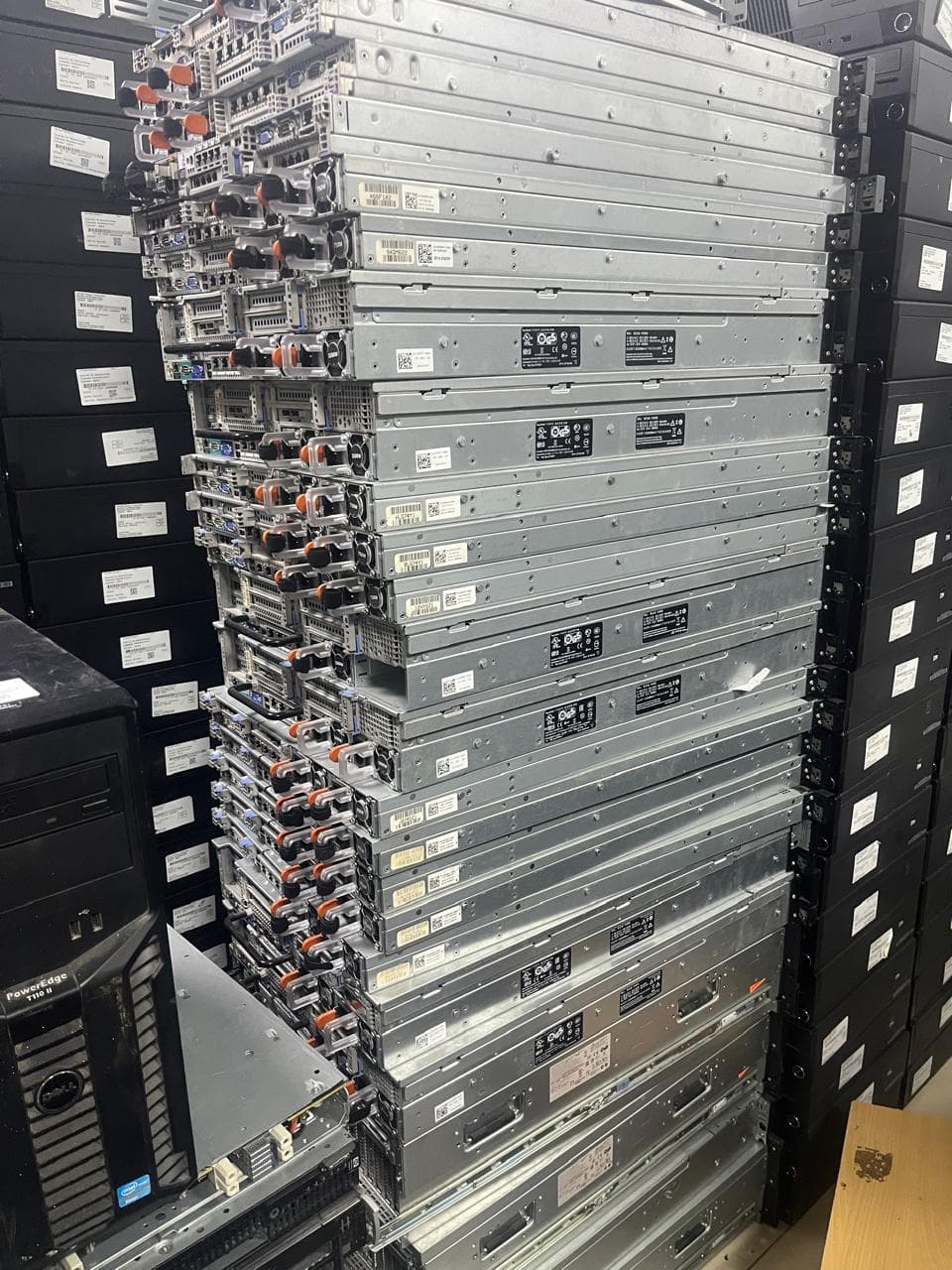 Aarohan Enterprises - Industrial UPS & SMF Battery Bank De-rigging: Safe extraction of modular data center uninterruptible power supply systems. (Photo 070)