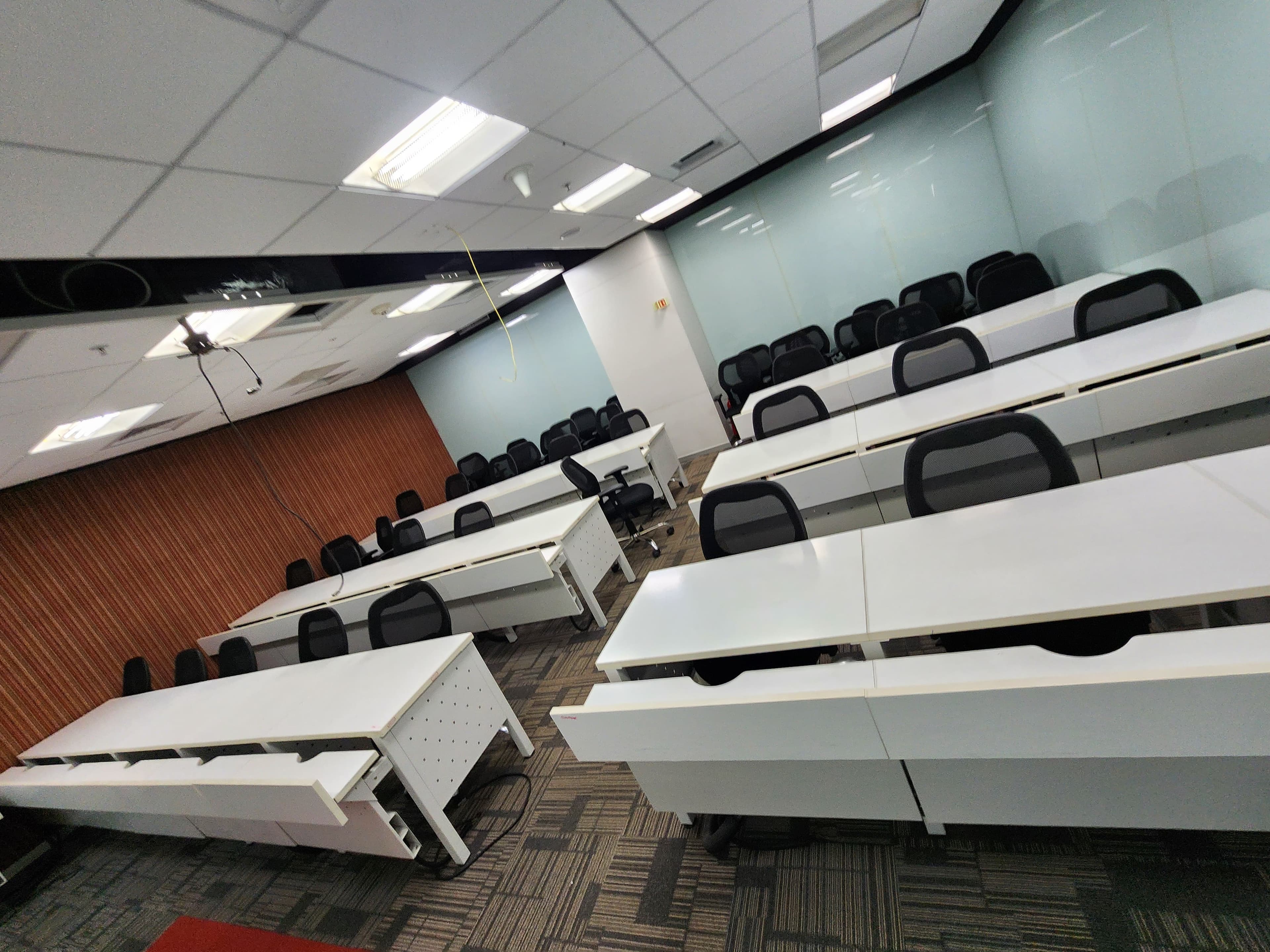 Aarohan Enterprises - Corporate Furniture Asset Buyback: Modular workstation decanting and ergonomic seating reclamation from IT facility. (Photo 095)