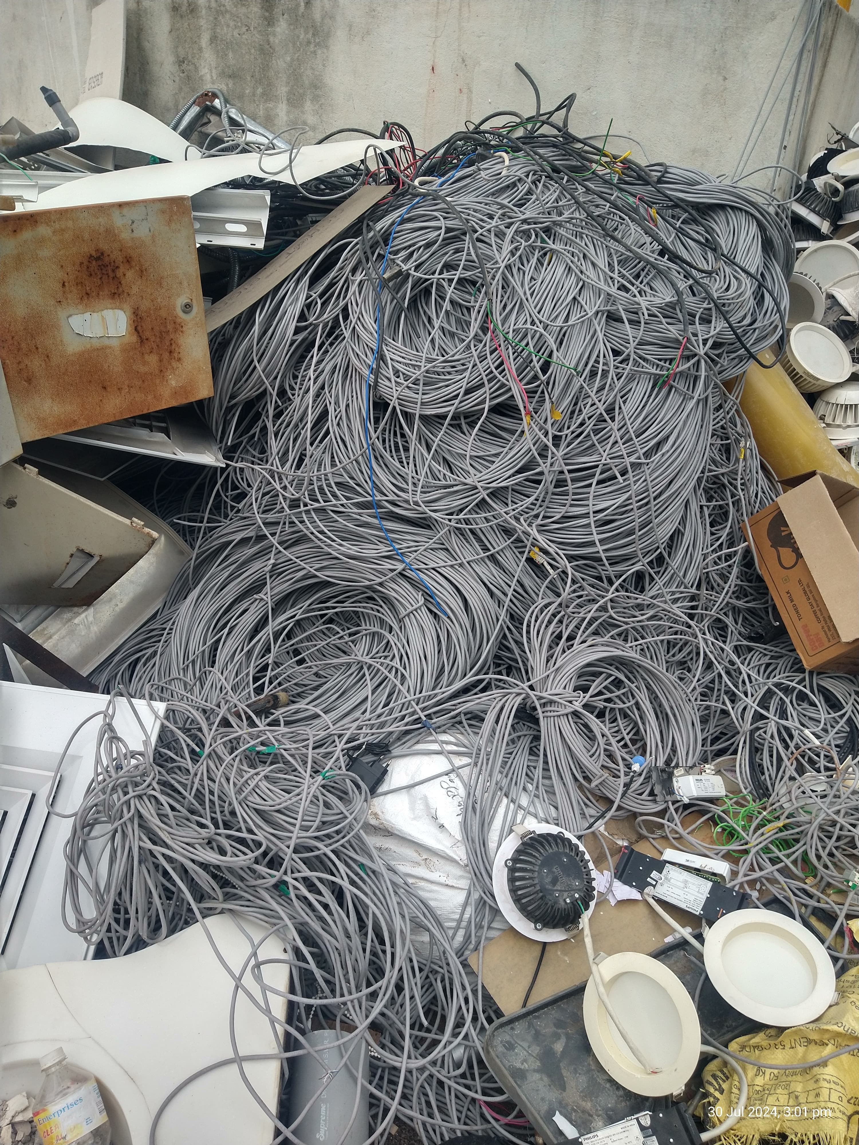 Aarohan Enterprises - Internal Mechanical Strip-Out: Dismantling overhead HVAC ducting and cable trays without impacting structural slabs. (Photo 096)