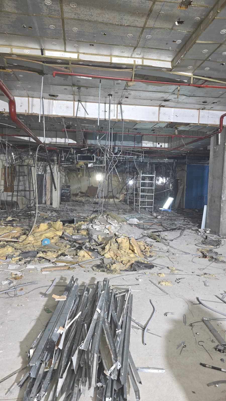 Aarohan Enterprises - Aluminium Extrusion & Profile Baling: Architectural window frames and architectural alloy scrap bundled for reprocessing. (Photo 113)