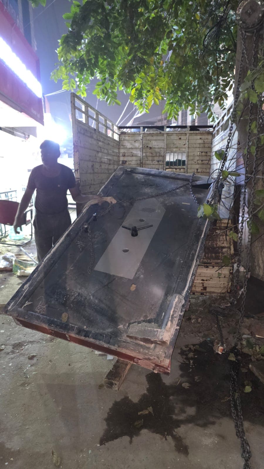 Aarohan Enterprises - Internal Mechanical Strip-Out: Dismantling overhead HVAC ducting and cable trays without impacting structural slabs. (Photo 136)