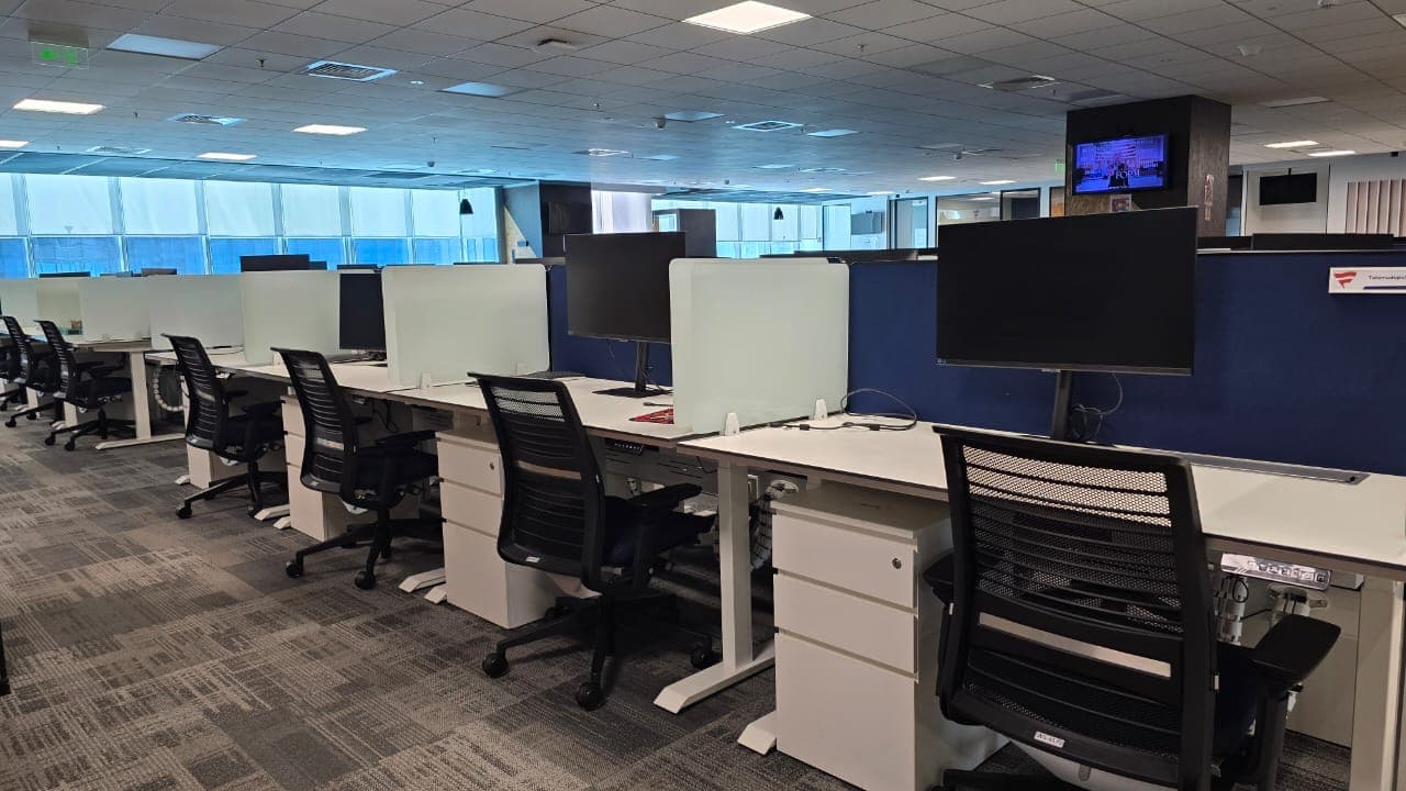 Aarohan Enterprises - Corporate Furniture Asset Buyback: Modular workstation decanting and ergonomic seating reclamation from IT facility. (Photo 195)